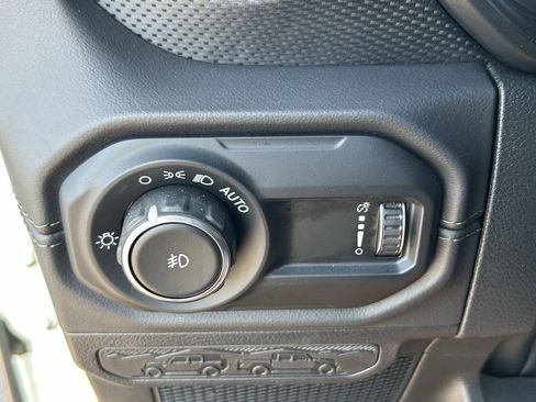 Used 2025 Jeep Wrangler Unlimited Rubicon 392 AWD/4WD image 32