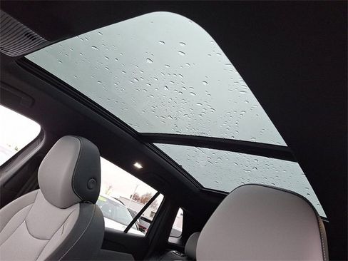 New 2026 Volkswagen Tiguan SE R-Line image 7