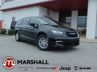 Used 2025 Chrysler Pacifica Select w/ Uconnect Theater Family Group video 1