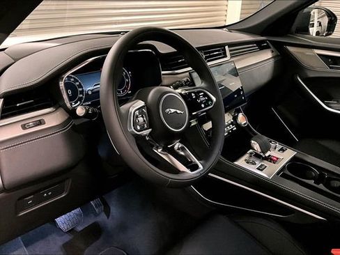 New 2026 Jaguar F-PACE R-Dynamic S image 7