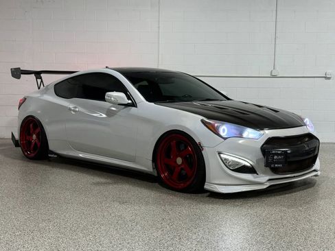 Used 2013 Hyundai Genesis 3.8 RWD image 2