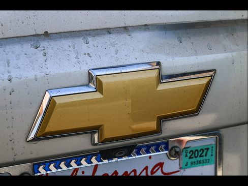 Used 2013 Chevrolet Suburban LT RWD image 13