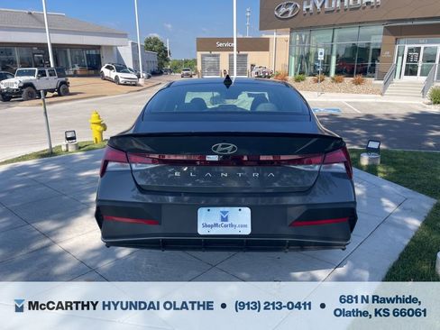 Used 2025 Hyundai Elantra Sport FWD image 13
