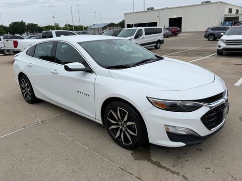 Used 2023 Chevrolet Malibu RS w/ LPO, Floor Liner Package FWD image 2