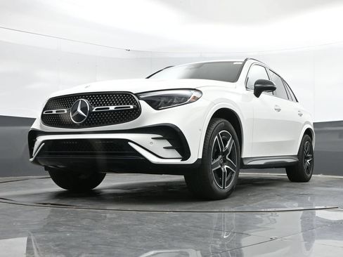 Used 2024 Mercedes-Benz GLC 300 4MATIC image 43