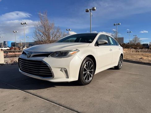 Used 2018 Toyota Avalon XLE Premium image 3