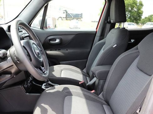 Used 2021 Jeep Renegade Latitude w/ Luxury Group II AWD/4WD image 13