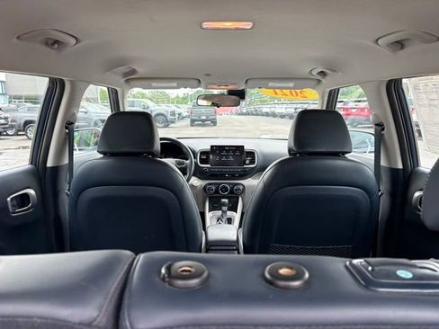 Used 2021 Hyundai Venue FWD image 33