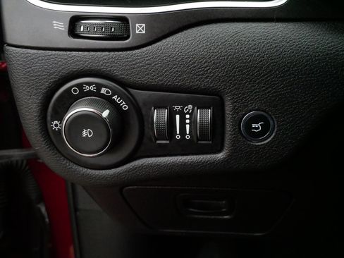 Used 2020 Jeep Cherokee Trailhawk w/ Comfort/Convenience Group image 26