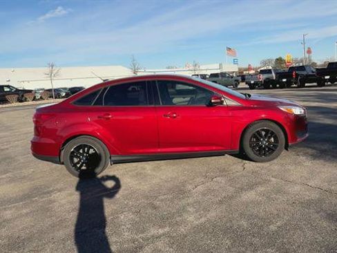 Used 2017 Ford Focus SE image 9