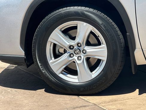Certified 2024 Toyota Highlander LE AWD/4WD image 33