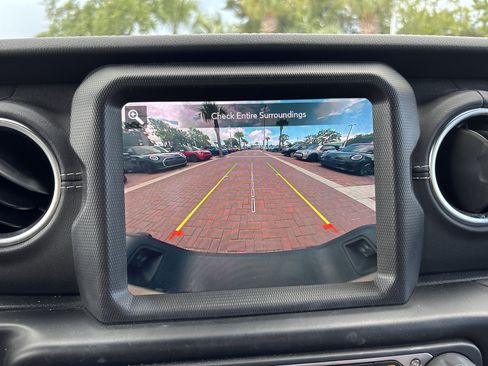 Used 2020 Jeep Gladiator Overland AWD/4WD image 25