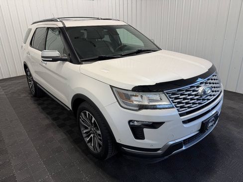 Used 2018 Ford Explorer Platinum AWD/4WD image 2