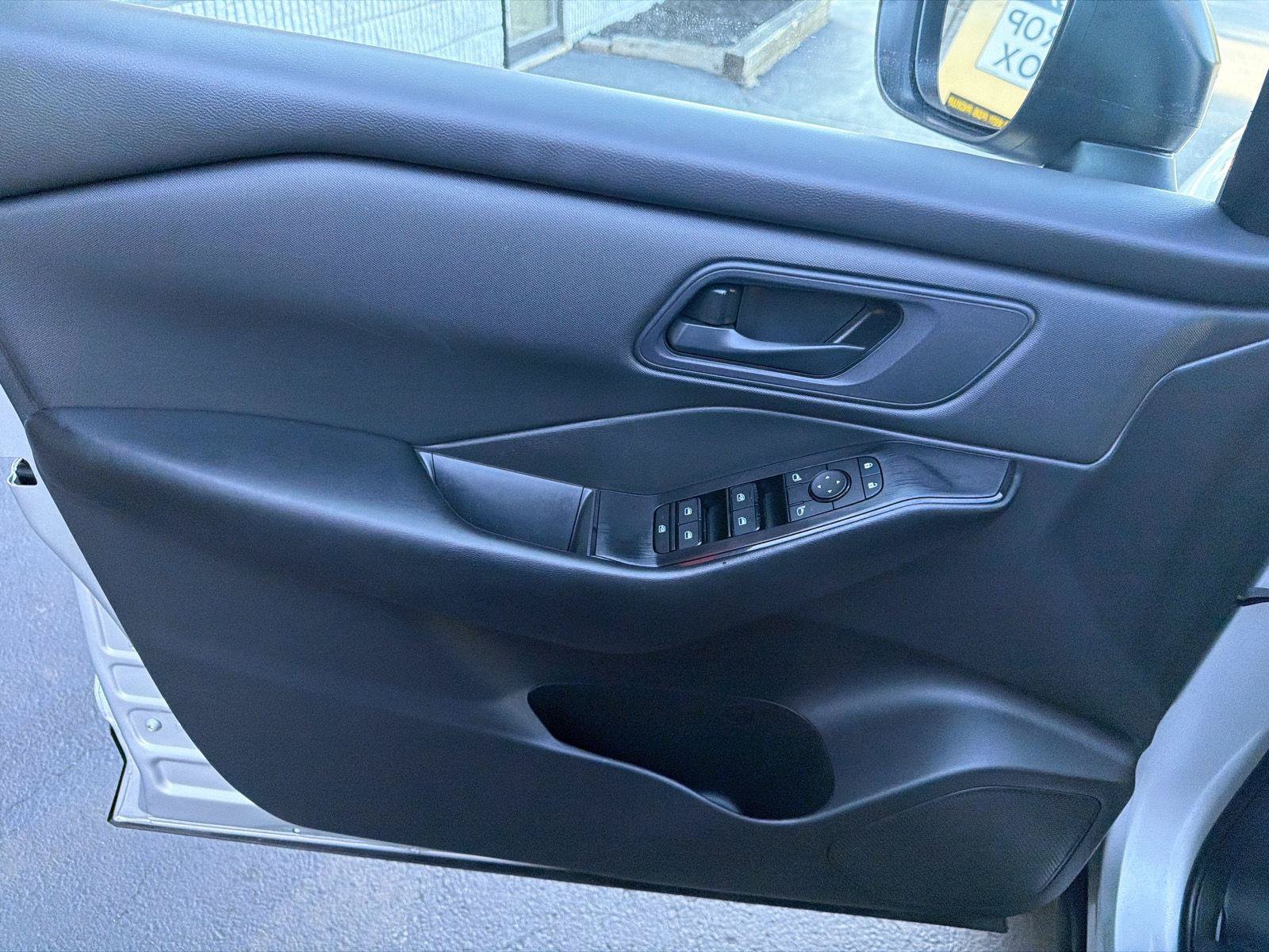Used 2024 Nissan Rogue S AWD/4WD image 13