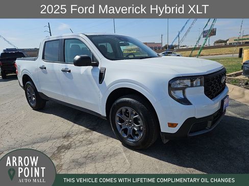 Used 2025 Ford Maverick XLT image 1