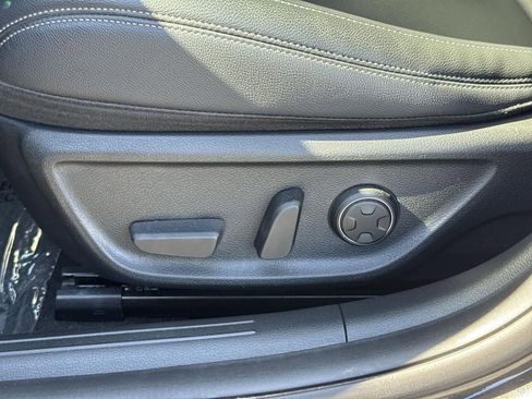 Used 2023 Genesis G70 2.0T image 23