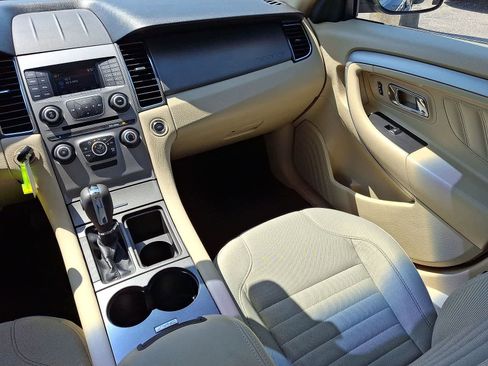 Used 2018 Ford Taurus SE FWD image 12