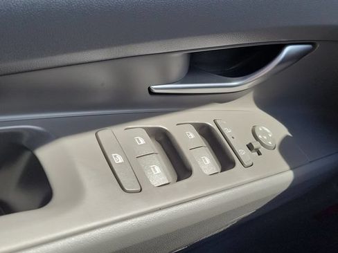New 2026 Hyundai Elantra SE FWD image 18