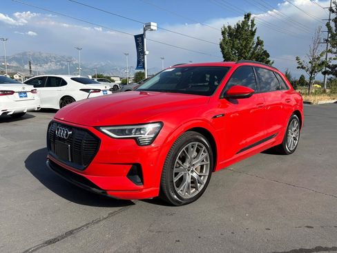 Used 2021 Audi e-tron Prestige w/ Prestige Package AWD/4WD image 2