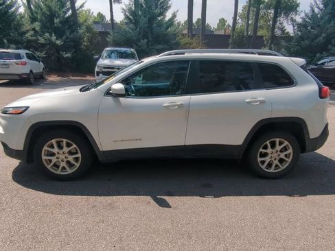 Used 2016 Jeep Cherokee Latitude FWD image 8