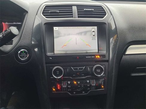 Used 2018 Ford Explorer XLT w/ Equipment Group 202A image 28