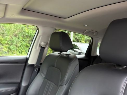 Used 2023 Honda HR-V EX-L image 6