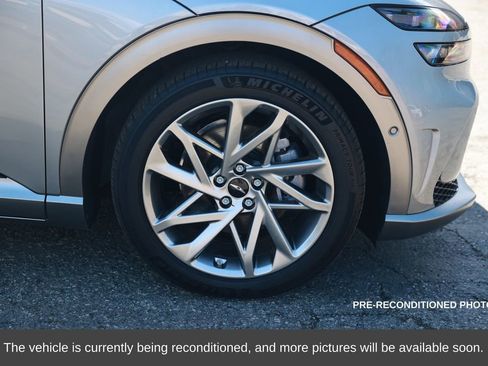 Used 2025 Genesis GV60 Advanced image 8