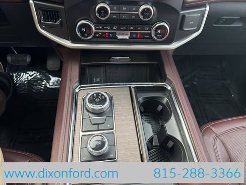 Used 2024 Ford Expedition Limited image 13