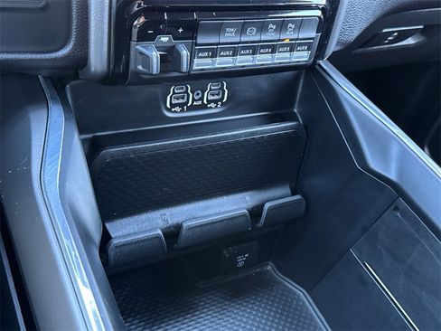 Used 2023 RAM 2500 Laramie w/ Night Edition image 31