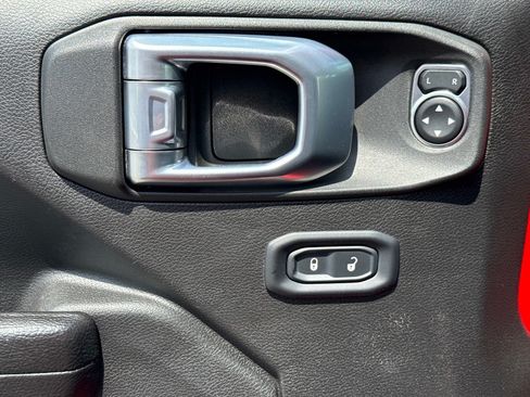 Certified 2022 Jeep Gladiator Sport AWD/4WD image 20