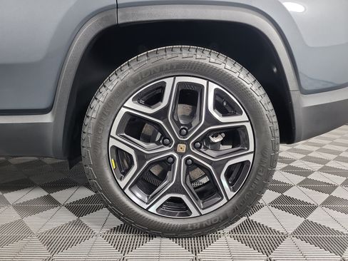 Used 2024 Rivian R1S Adventure AWD/4WD image 10