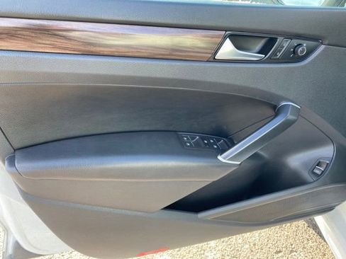 Used 2022 Volkswagen Passat 2.0T image 16