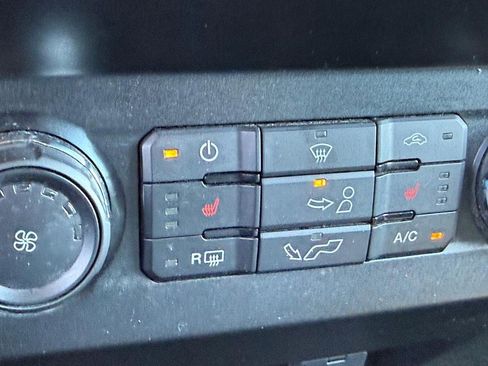 Used 2019 Ford F150 XLT w/ Equipment Group 302A Luxury AWD/4WD image 24