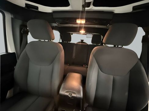 Used 2018 Jeep Wrangler Unlimited Sport S AWD/4WD image 15