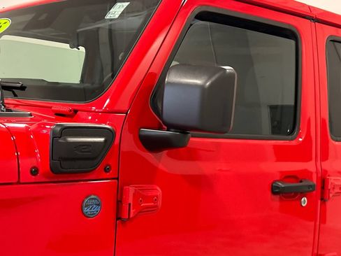 Used 2025 Jeep Wrangler Unlimited Sahara w/ Safety Group AWD/4WD image 12