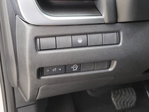 Used 2023 Nissan Rogue SV image 19