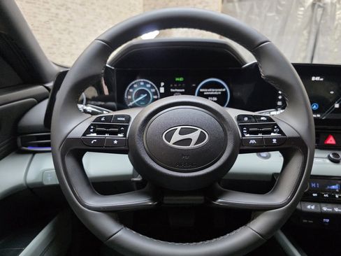 New 2025 Hyundai Elantra Limited image 16