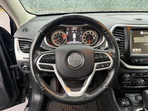 Used 2017 Jeep Cherokee Trailhawk image 20