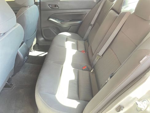 Used 2024 Nissan Altima 2.5 SV image 24