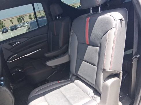 Used 2025 Chevrolet Traverse RS w/ LPO, Floor Liner Package FWD image 16
