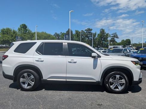 Used 2025 Honda Pilot EX-L image 3