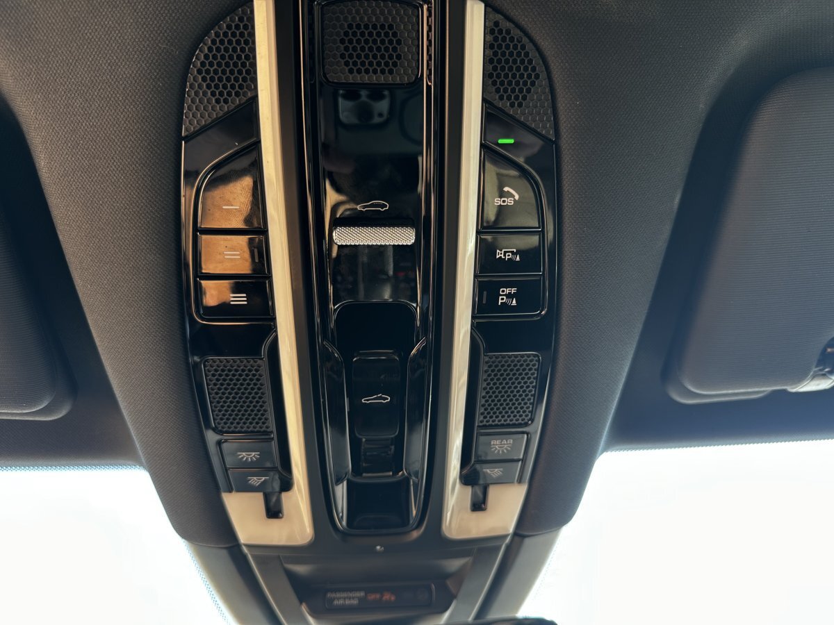 Used 2022 Porsche Cayenne Platinum Edition AWD/4WD image 38