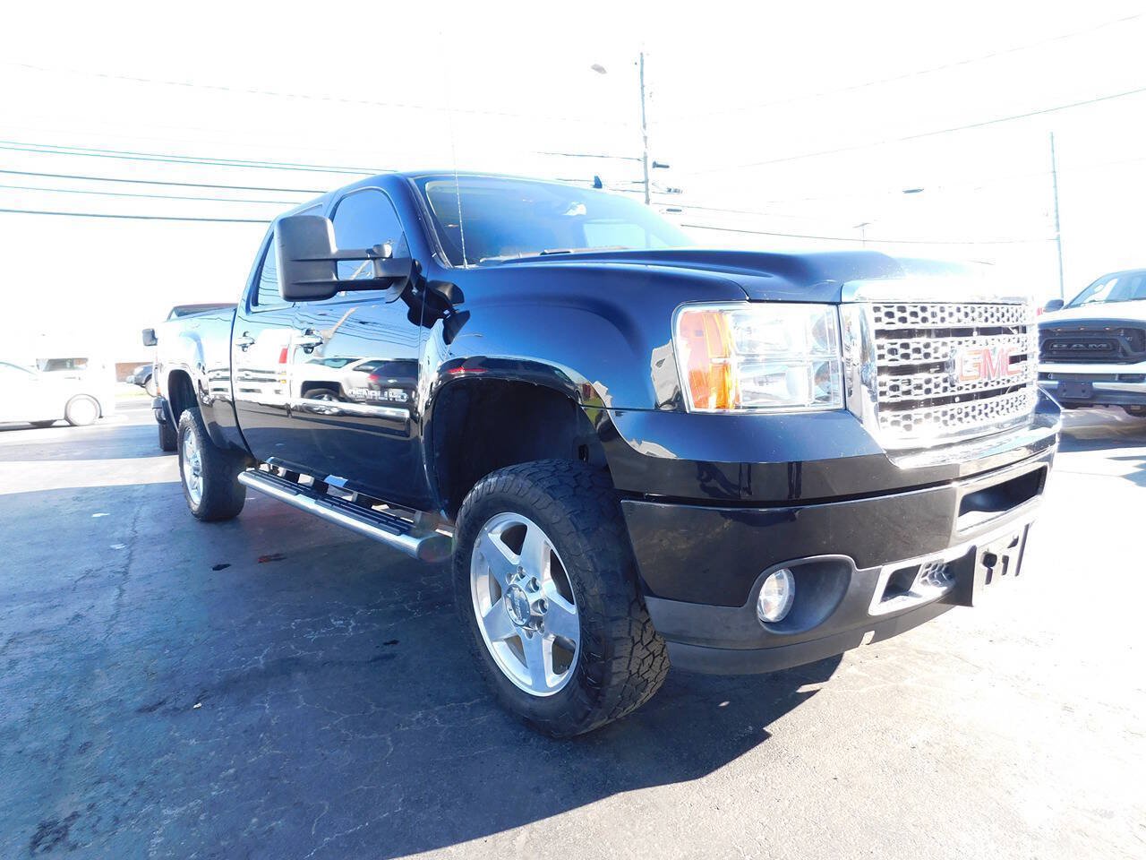 Used 2014 GMC Sierra 2500 Denali w/ Suspension Package, Off-Road AWD/4WD image 28