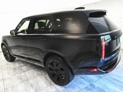 Used 2023 Land Rover Range Rover SE AWD/4WD image 4