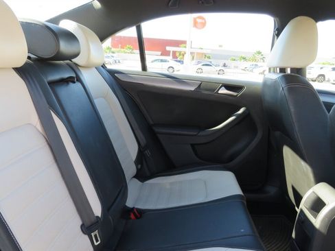 Used 2018 Volkswagen Jetta SE FWD image 18