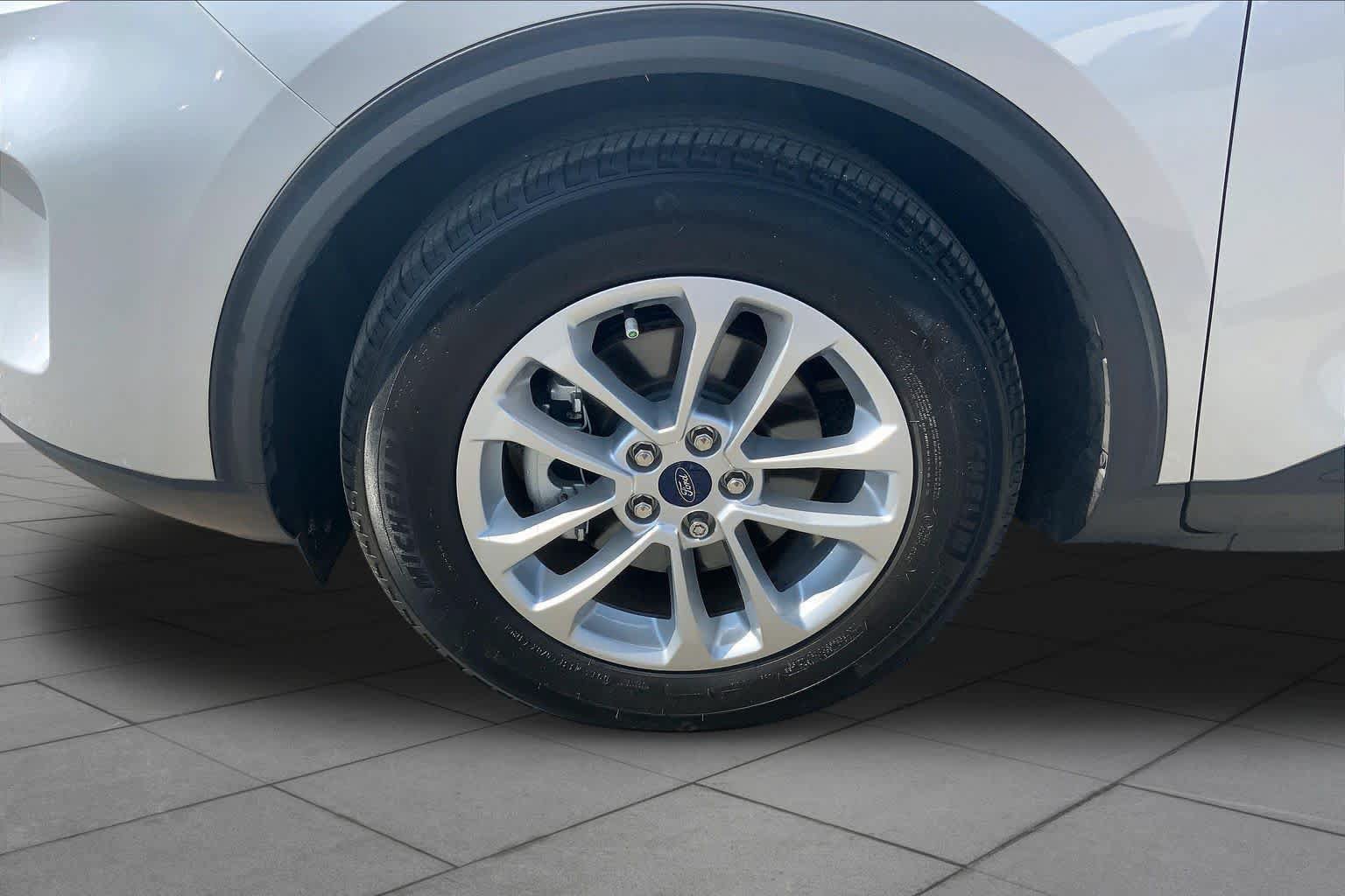 Certified 2020 Ford Escape SE FWD image 11