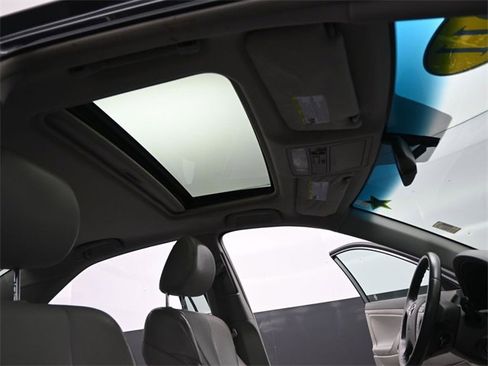 Used 2011 Toyota Camry XLE image 35