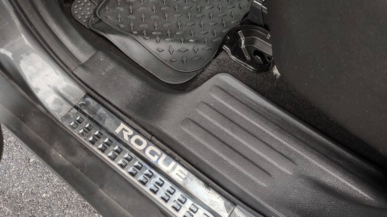 Used 2020 Nissan Rogue S FWD image 28