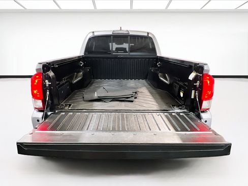 Used 2016 Toyota Tacoma TRD Sport RWD image 19