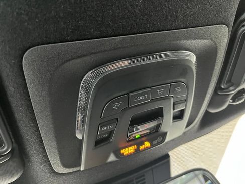 Used 2025 Toyota Corolla SE w/ SE Premium Package FWD image 18